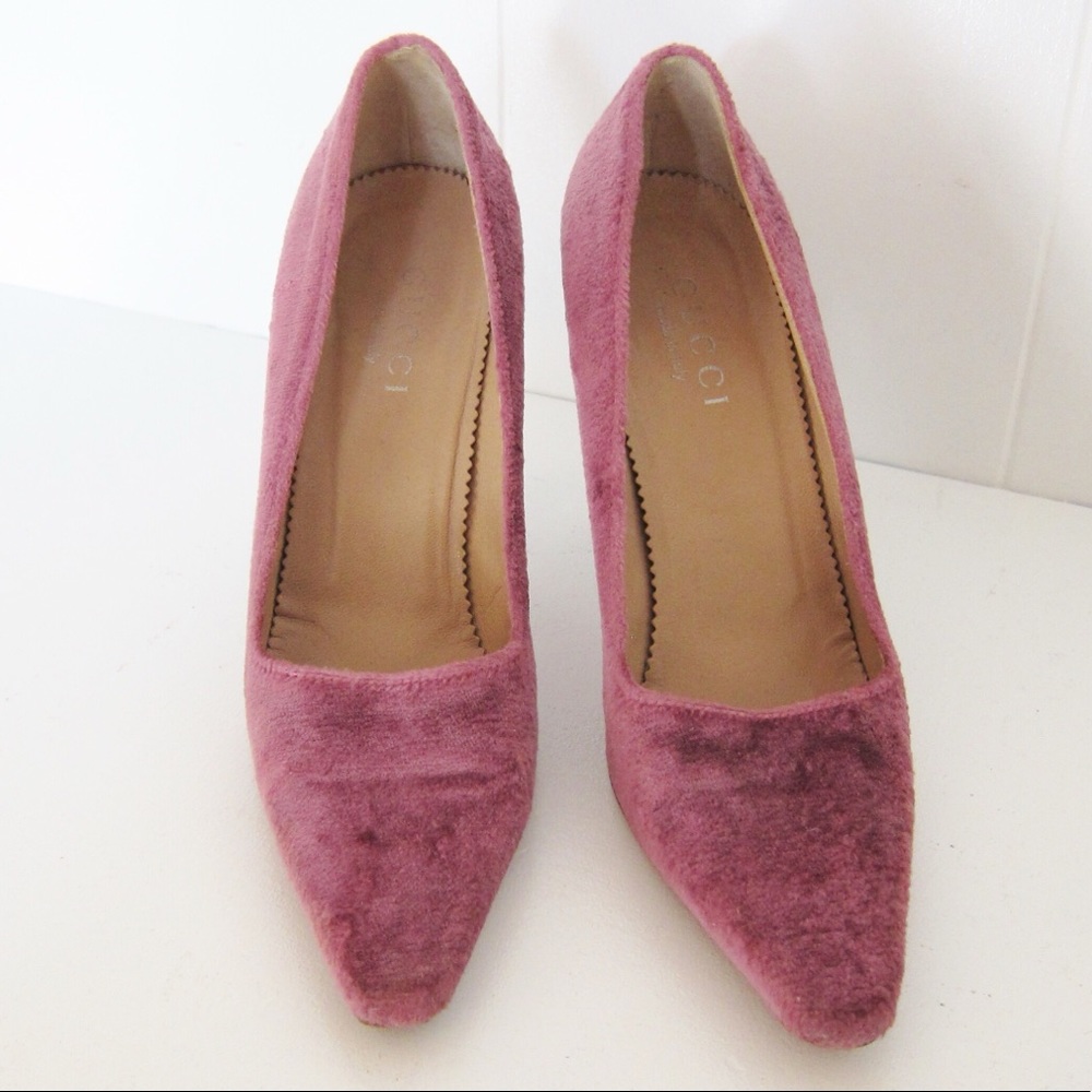 Vintage Gucci Heels or Pumps in Fuchsia Velvet